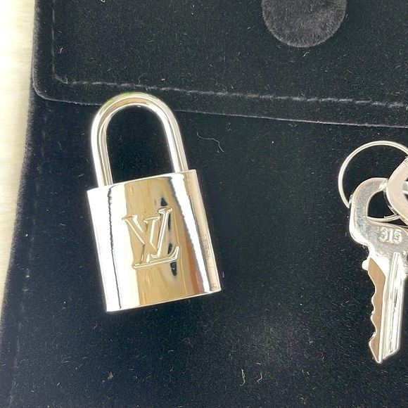 Louis Vuitton Silver Padlock and Key #315 - Picture 10 of 15